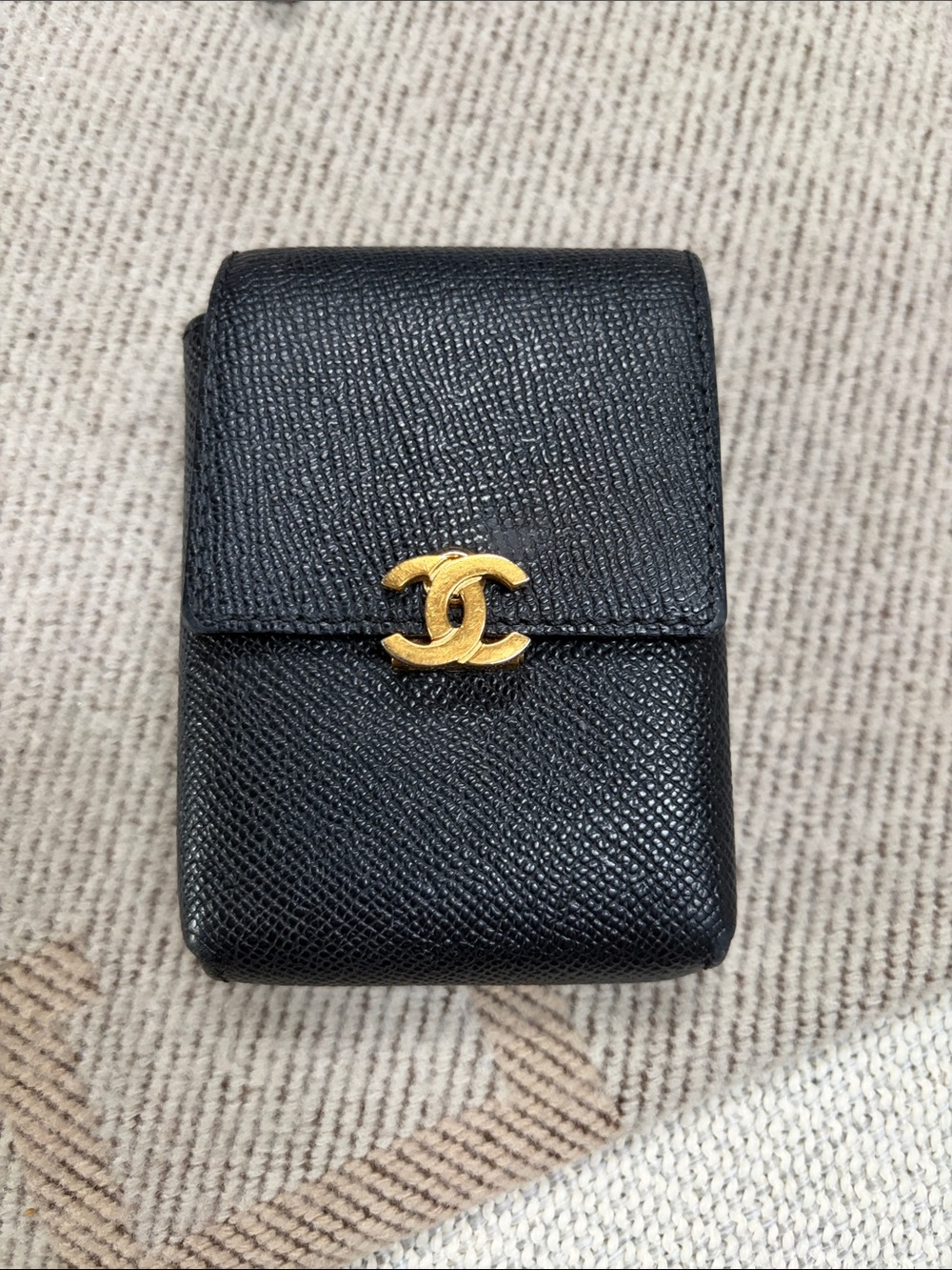 CHANEL Black Caviar Leather Card & Key Holder with Gold CC - Picture 10 of 10